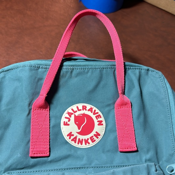 Fjallraven Kanken Backpack (regular 16L size) - Picture 3 of 9